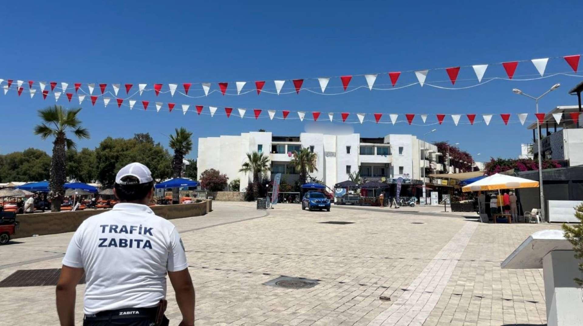 YAYA TRAFİĞİNİN YOĞUN OLDUĞU BÖLGELERDE DENETİM VE UYGULAMALAR SÜRÜYOR