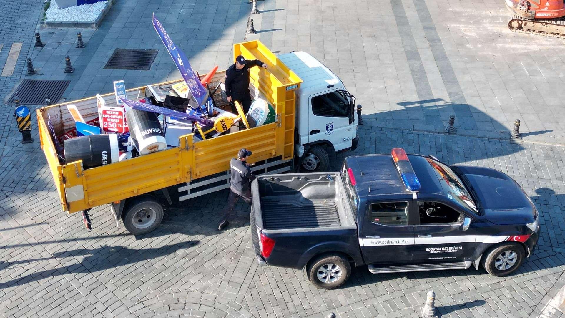 BODRUM’DA KAMUSAL ALANLAR İŞGALLERDEN TEMİZLENİYOR