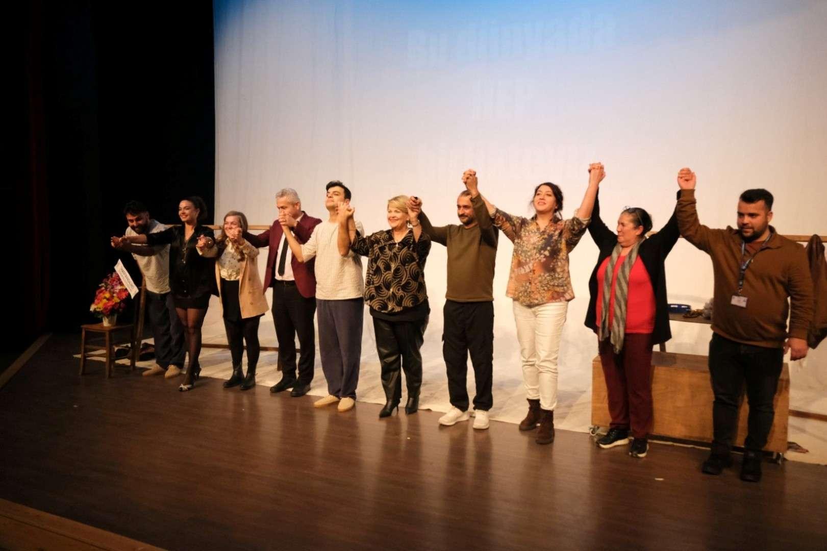 CAMBAZIN CENAZESİ DÜNYA TİYATRO GÜNÜ’NDE SAHNELENDİ