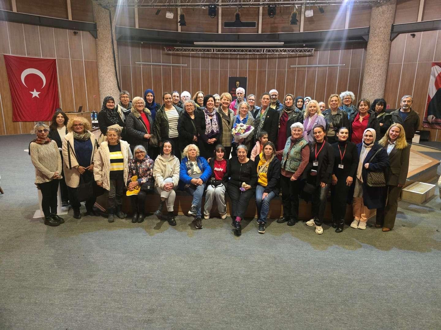 BODRUM’DA “KADIN ÇOCUK YOKSULLUĞU VE DAYANIŞMA SÖYLEŞİSİ” DÜZENLENDİ