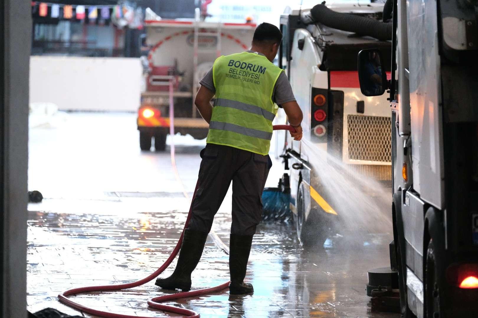ÇARŞI MAHALLESİNDE KAPSAMLI TEMİZLİK