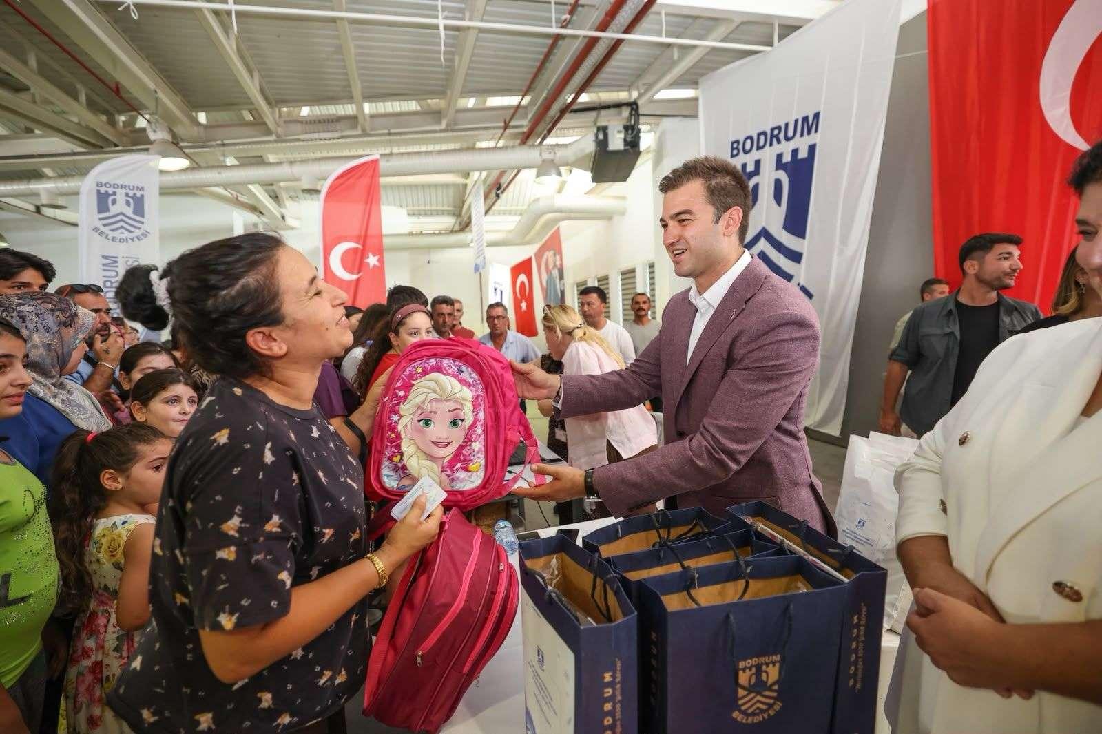 BODRUM BELEDİYESİNDEN 1250 ÖĞRENCİYE KIRTASİYE VE BURS DESTEĞİ