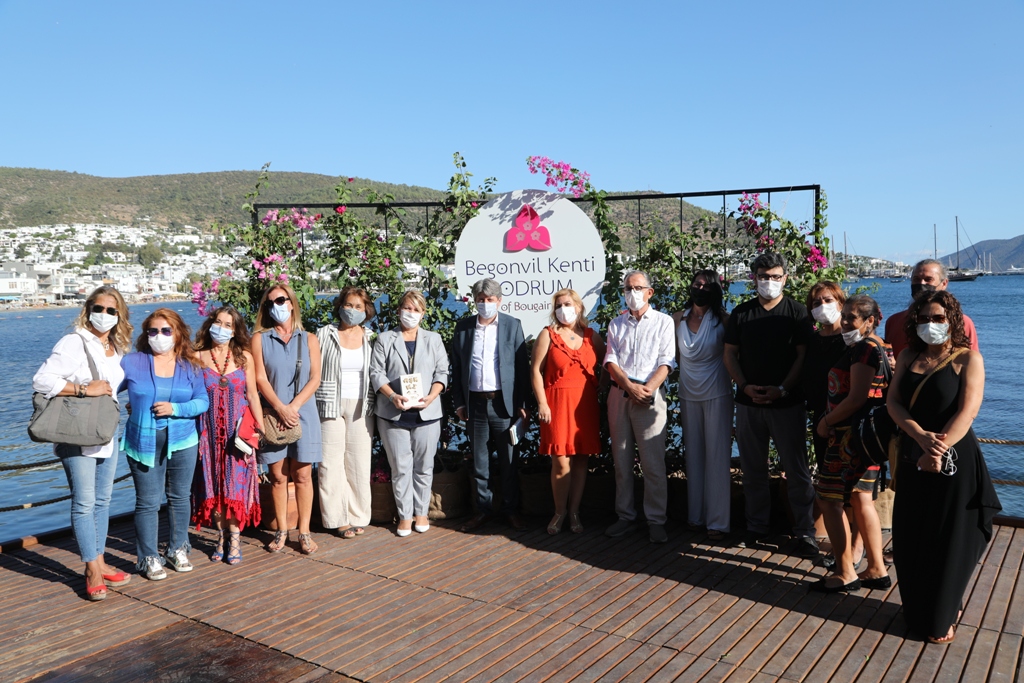 MAUSOLOS SERGİ SALONU’NDA İMZA GÜNÜ