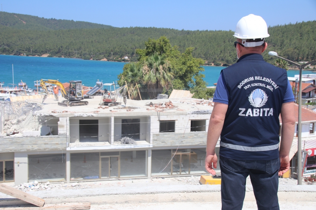 İMARA AYKIRI YAPILARDA YIKIMLAR SÜRÜYOR
