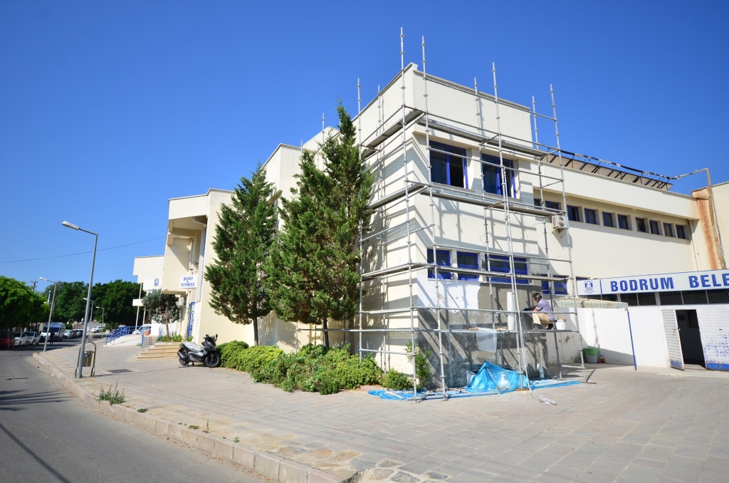 BİNNAZ KARAKAYA SPOR SALONU’NDA YENİLEME ÇALIŞMALARI BAŞLADI