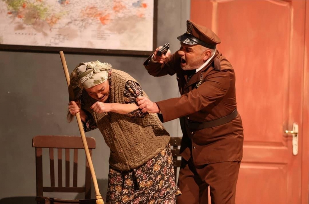 BODRUM BELEDİYESİ ŞEHİR TİYATROSU BU KEZ SAĞLIK ÇALIŞANLARI İÇİN SAHNEDE