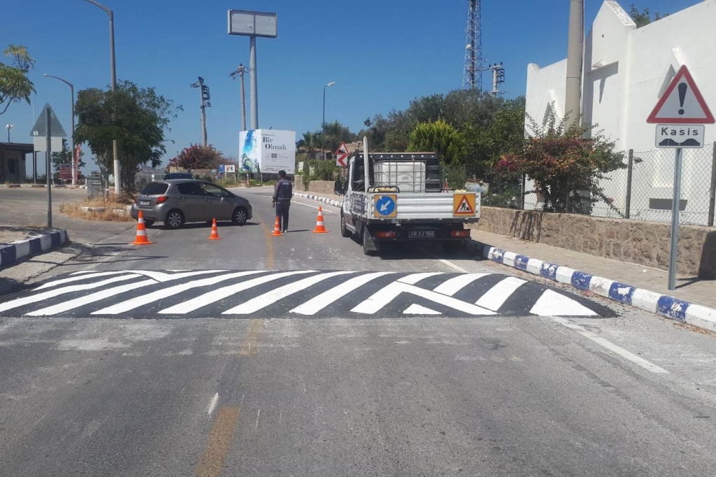 YOLLARA HIZ KESİCİ KASİSLER YAPILIYOR