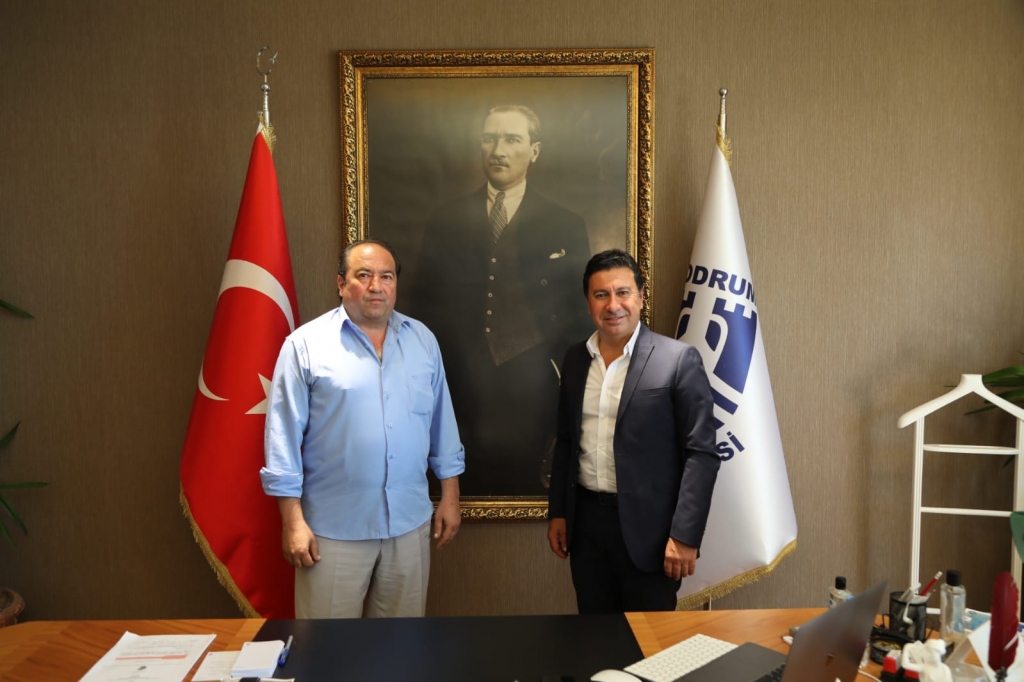 BAYDER'DEN BAŞKAN ARAS'A PLAKET