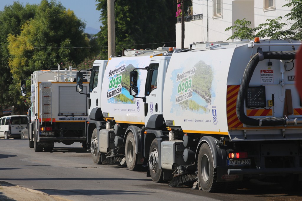 GENİŞ KAPSAMLI TEMİZLİK ÇALIŞMALARI DEVAM EDİYOR
