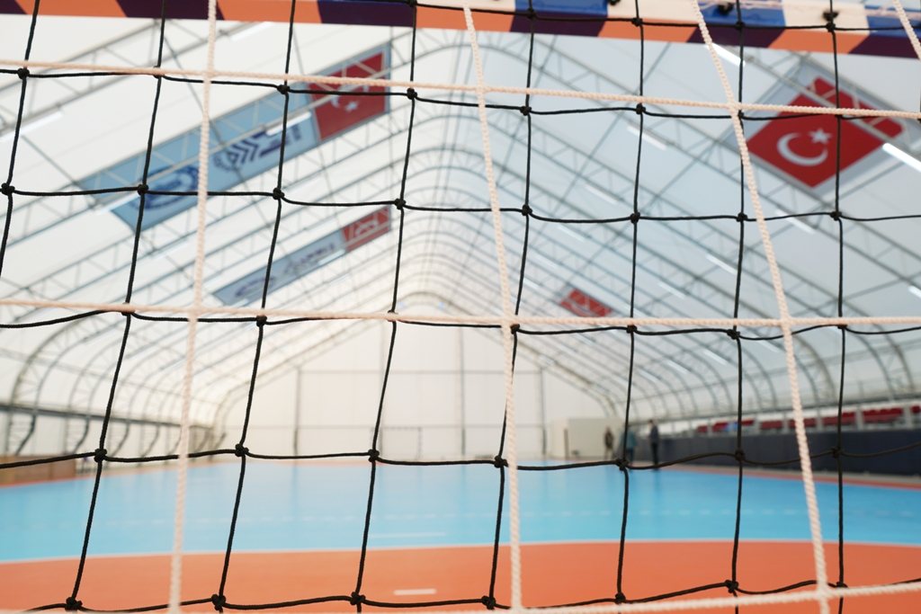 YALIKAVAKSPOR, YENİ SALONDA ANTRENMANLARINA BAŞLADI