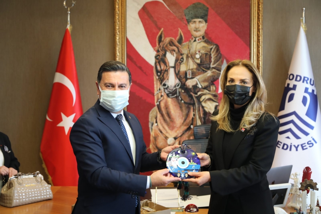 CHP KADIN KOLLARI GENEL BAŞKANI NAZLIAKA BAŞKAN ARAS'I ZİYARET ETTİ