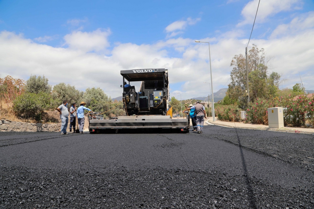 BELEDİYE EKİPLERİ BAYRAMDA DA YOĞUN MESAİYE DEVAM EDİYOR