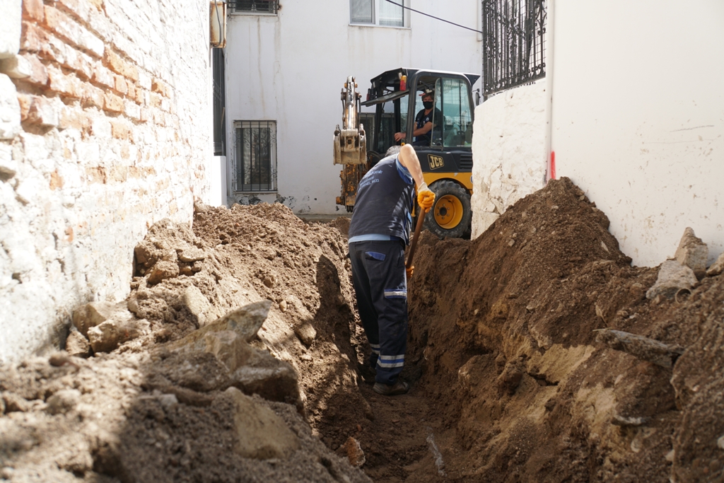 YAĞMUR SUYU HATTI ÇALIŞMALARI SOKAK SOKAK DEVAM EDİYOR