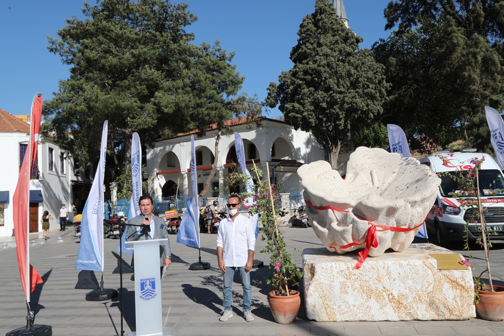 BODRUMLU SÜNGERCİLER ANISINA SÜNGER HEYKELİ AÇILIŞI YAPILDI