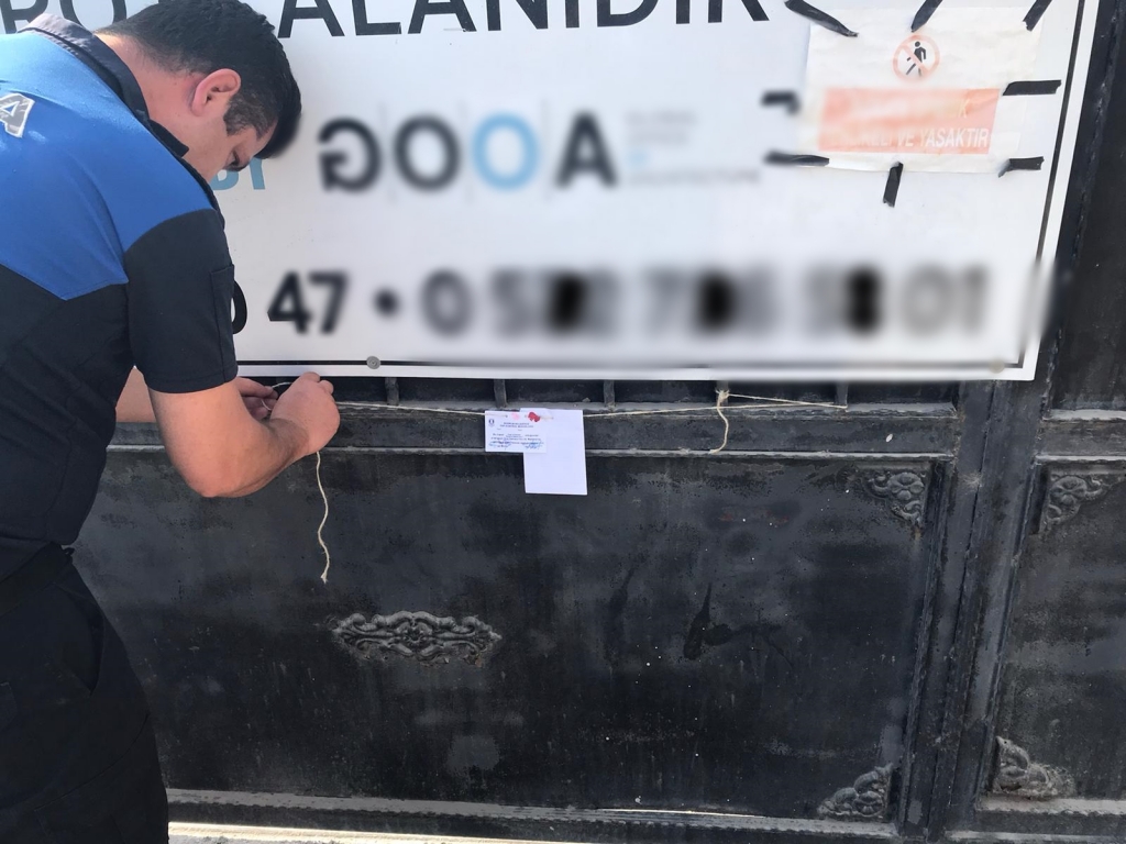 BODRUM’DA YASAĞA UYMAYAN İNŞAATLAR MÜHÜRLENİYOR