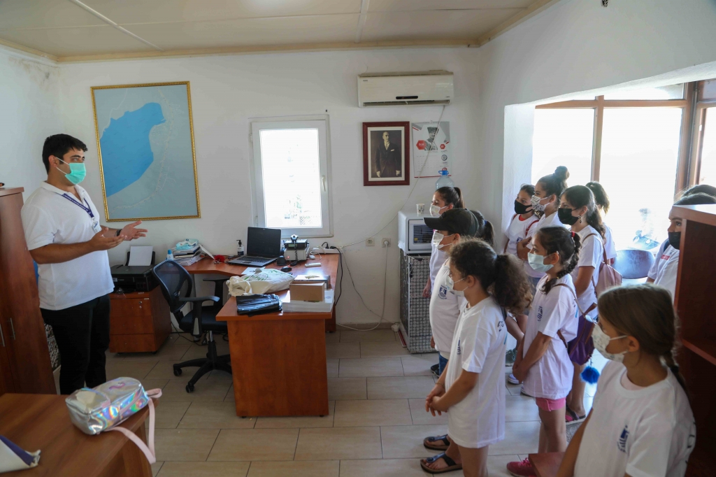 ''DENİZE EN ÇOK MAVİ YAKIŞIR'' DİYEREK DENİZ DİBİ TEMİZLİĞİ YAPTILAR