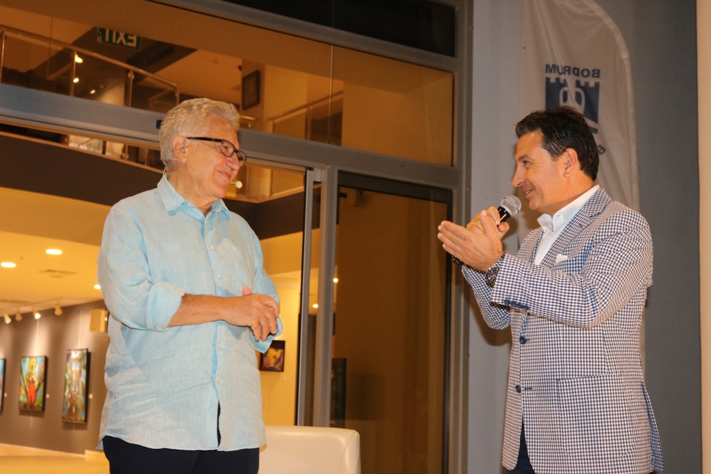 ZÜLFÜ LİVANELİ SABANCI KÜLTÜR VE SANAT MERKEZİ’NDE EDEBİYATSEVERLERLE BULUŞTU