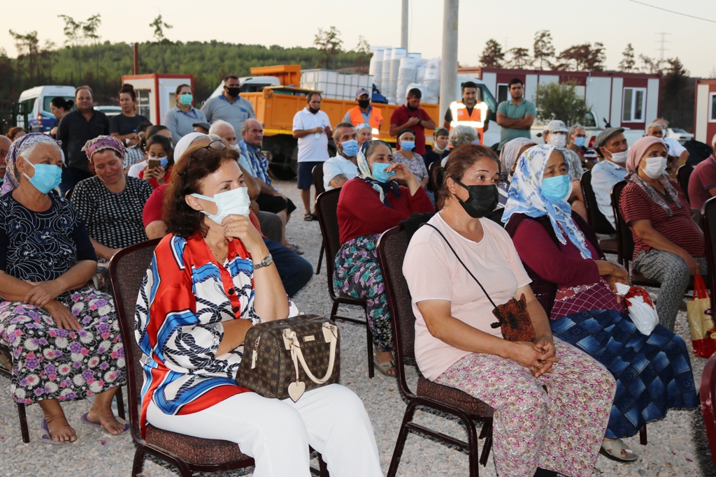 BELEDİYE YANGINDA ZARAR GÖRMÜŞ ZEYTİN AĞAÇLARININ SAĞLIKLI GELİŞMESİ İÇİN ÇALIŞIYOR