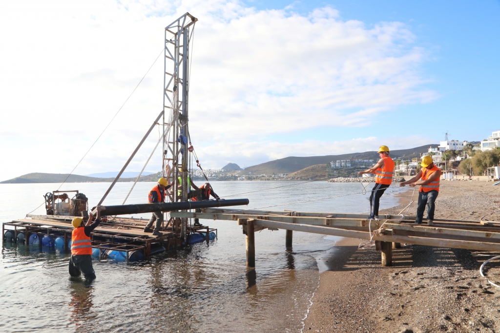 BODRUM’DA KAÇAK İSKELELER YIKILIYOR