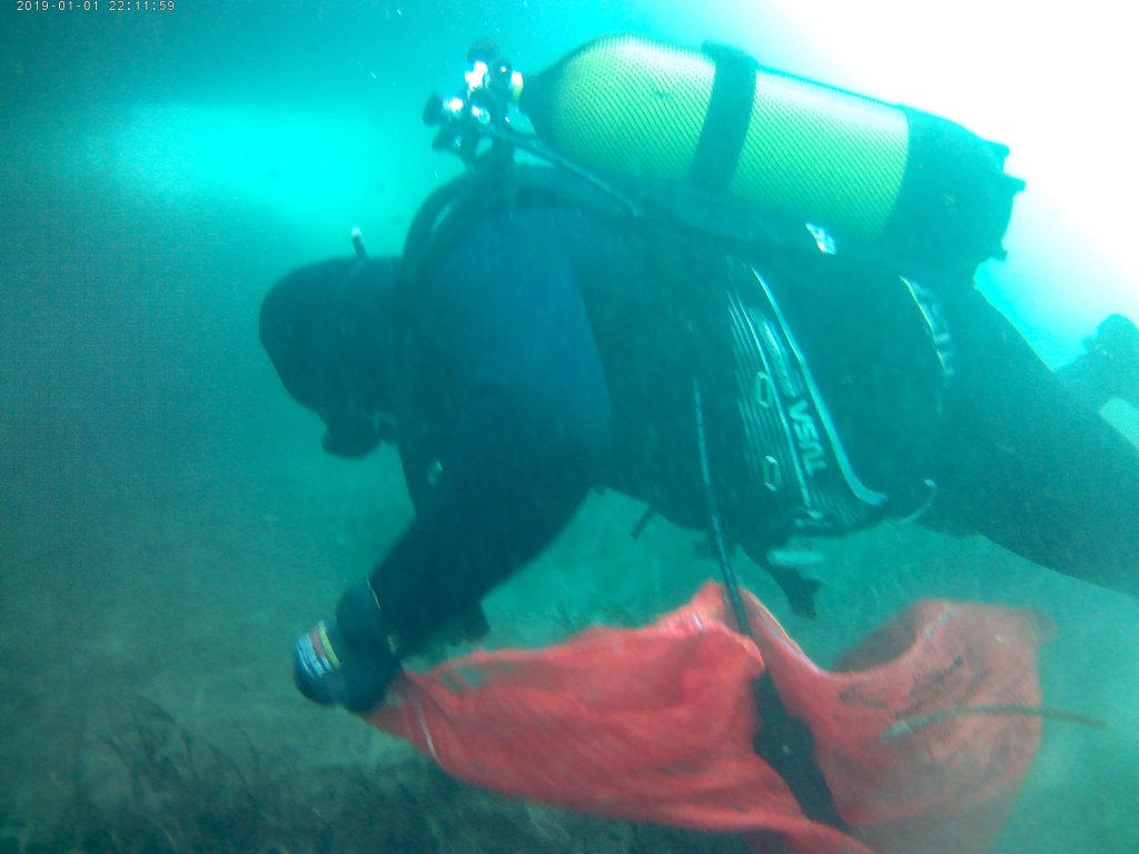 KIYIDA VE DENİZDE TEMİZLİK SÜRÜYOR