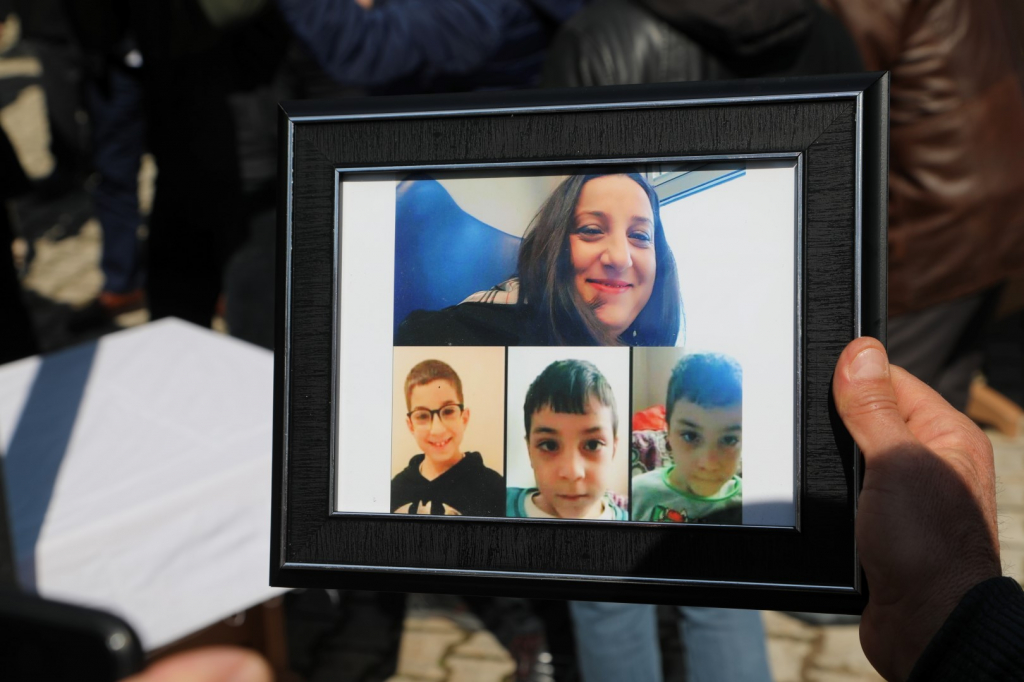 EBRU TURAN VE ÇOCUKLARI BODRUM’DA TOPRAĞA VERİLDİ