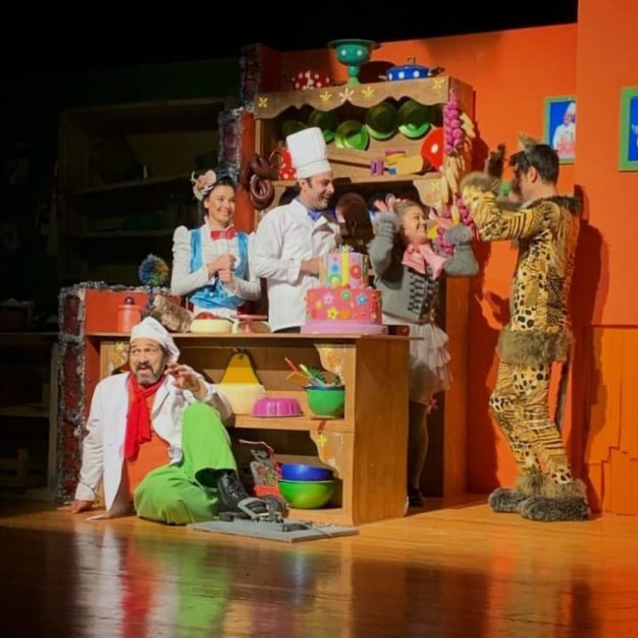 ÖĞRENCİLERE TİYATRO ETKİNLİĞİ DEVAM EDİYOR