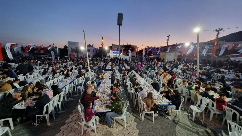 MAHALLE SAKİNLERİ İFTARDA BULUŞTU