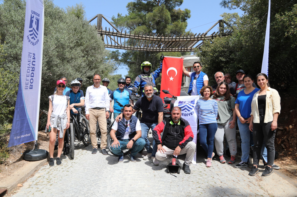 BODRUM’DA SAHİL VE YOL KENARLARI ATIKTAN TEMİZLENDİ