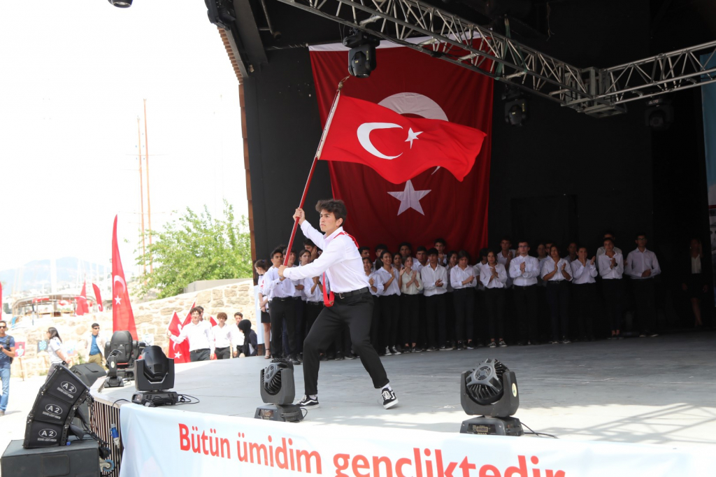 ATATÜRK'Ü ANMA, GENÇLİK VE SPOR BAYRAMI BODRUM'DA COŞKUYLA KUTLANIYOR