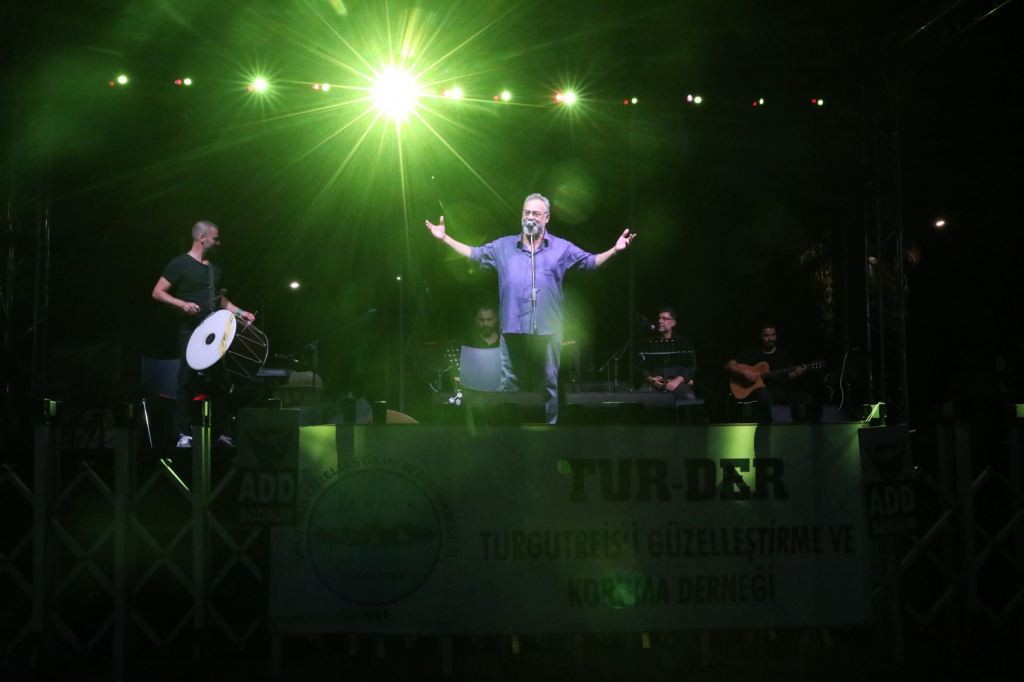 TURGUTREİS’TE DÜNYA BARIŞ GÜNÜ KONSERİ