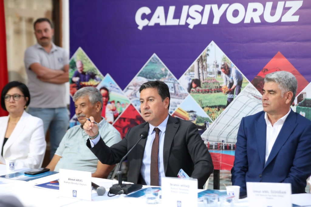 ÇÖMLEKÇİ MAHALLESİ’NDE BAŞKAN ARAS’A SICAK KARŞILAMA