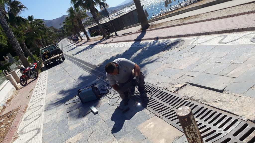 BELEDİYE EKİPLERİ YAĞMUR HATLARINDA