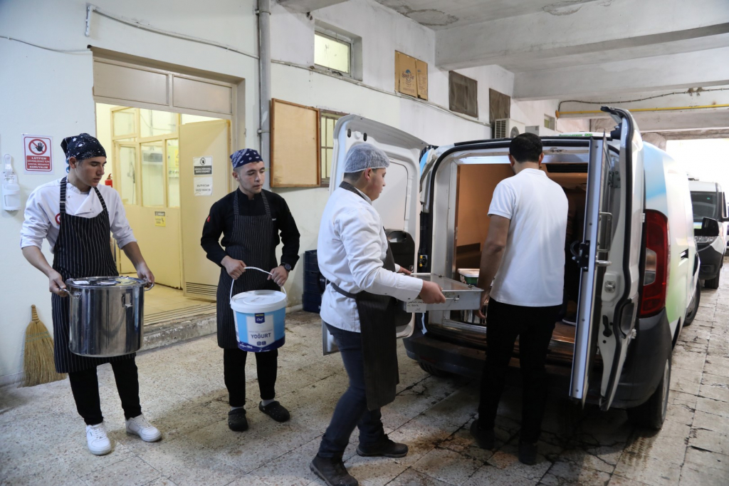 BELEDİYEDEN, ÖĞRENCİLERE ÖĞÜN DESTEĞİ