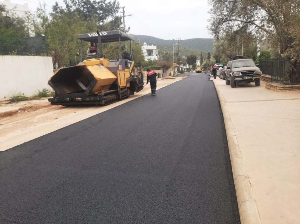 BELEDİYE, TORBA’DA ASFALTLAMA ÇALIŞMALARI BAŞLATILDI