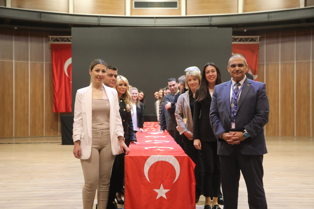 MEMURLUĞA GEÇENLER YEMİN ETTİ, EMEKTAR PERSONELLER UNUTULMADI