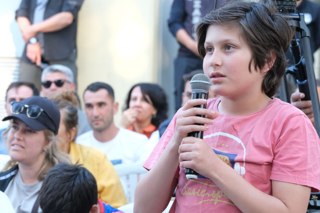 BAŞKAN ARAS, GENÇLERLE BULUŞTU