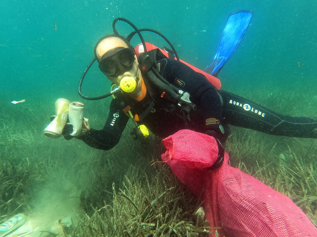 GÜMÜŞLÜK’TE DENİZ DİBİ TEMİZLİĞİ
