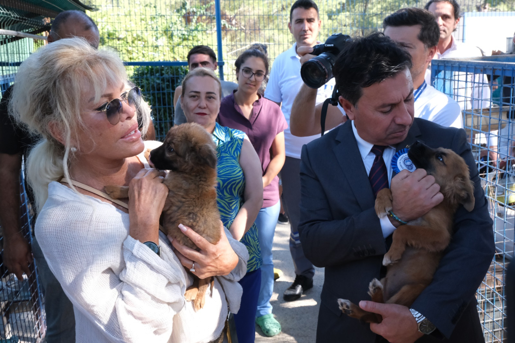 AJDA PEKKAN’DAN BELEDİYE BAKIM MERKEZİNE ZİYARET