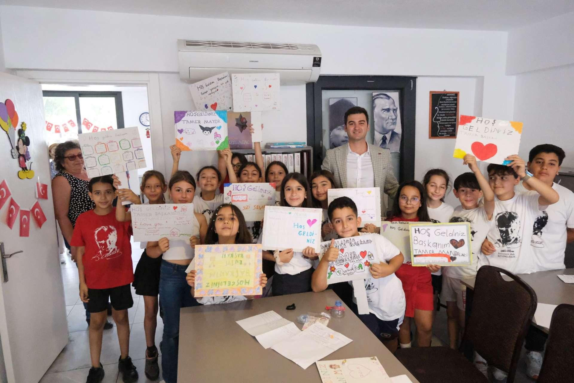 BAŞKAN MANDALİNCİ, CUMHURİYET HALK EVLERİ’NDE ÇOCUKLARLA BULUŞTU