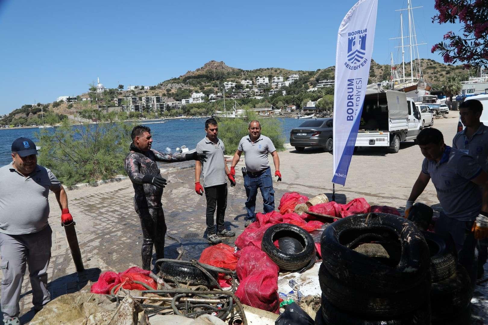 YALIKAVAK’TA DENİZ DİBİ TEMİZLİĞİ