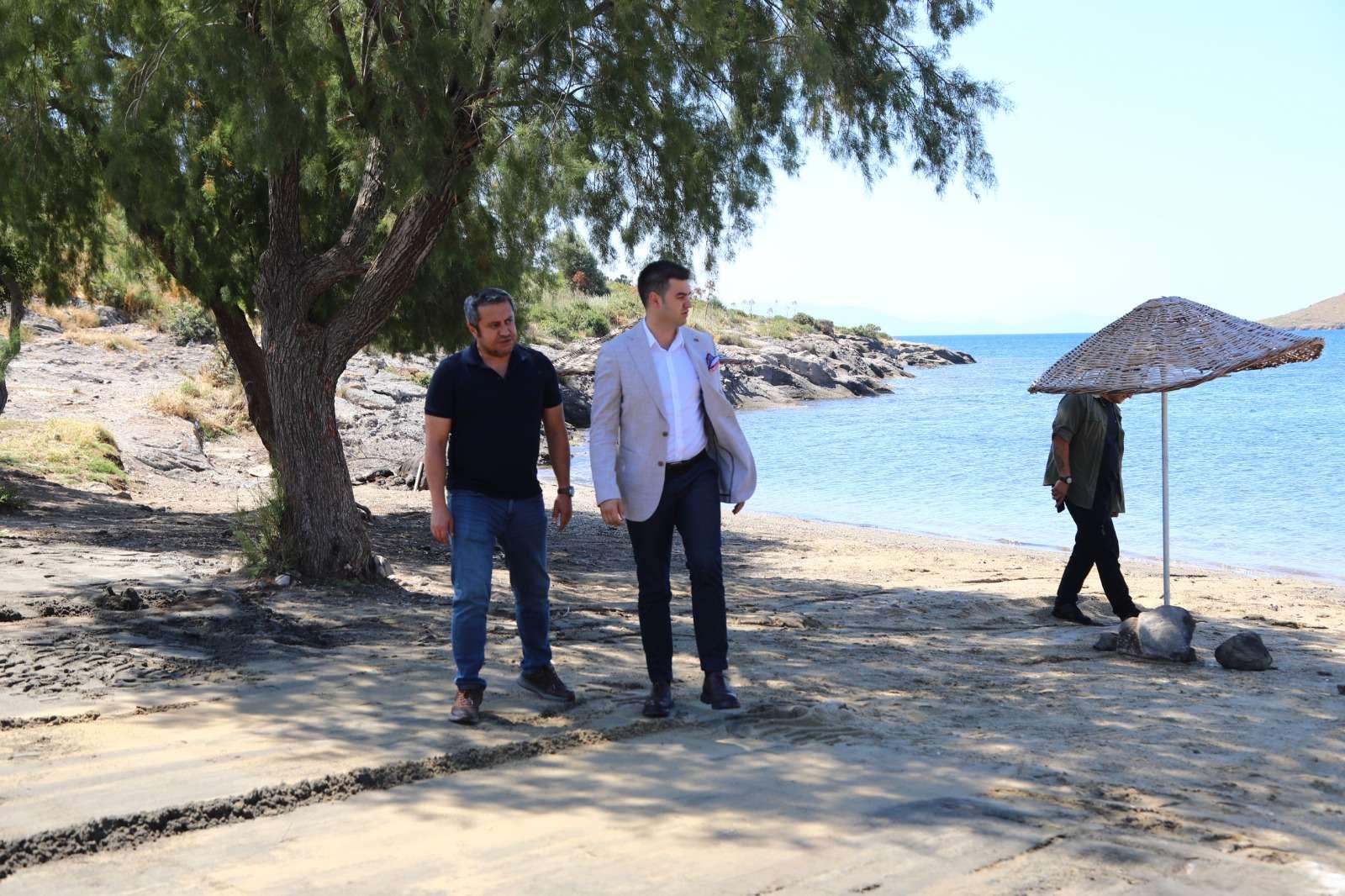 BELEDİYEDEN PLAJLARDA TEMİZLİK VE DÜZENLEME ÇALIŞMASI