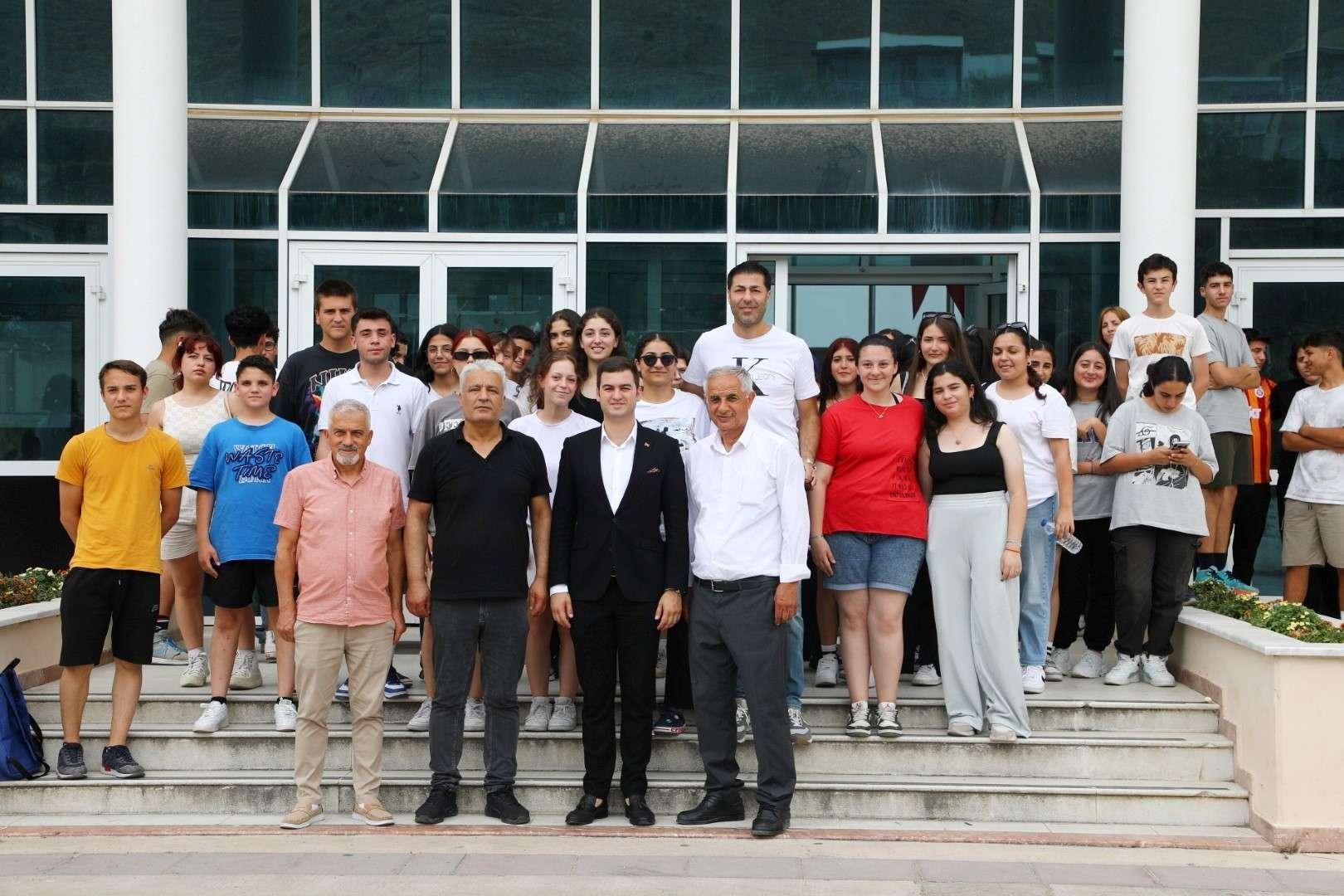 BAŞKAN MANDALİNCİ’DEN MEZUN OLDUĞU OKULA ZİYARET