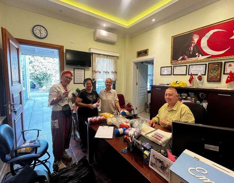 Bodrumlu Kadınlar Sokak için Örüyor Projesi Yalıkavak'ta