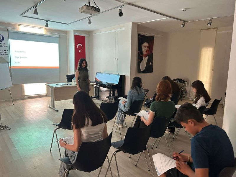'Sınav Kaygısı' konulu Psikoeğitim Seminerleri Liseler ile devam etti