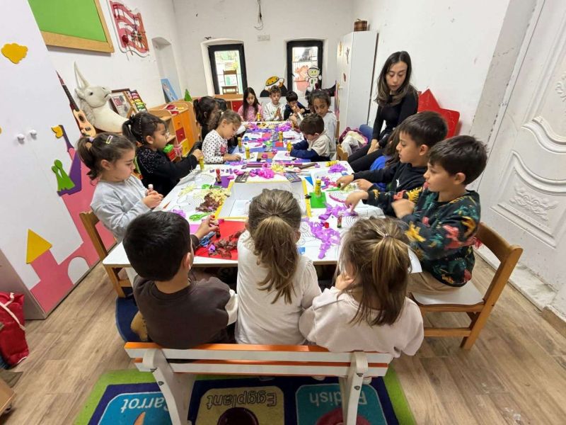 Yarı Yıl Tatilinde Çocuklara Peksimet'te Gökkuşağı Sanat Atölyesi düzenlendi