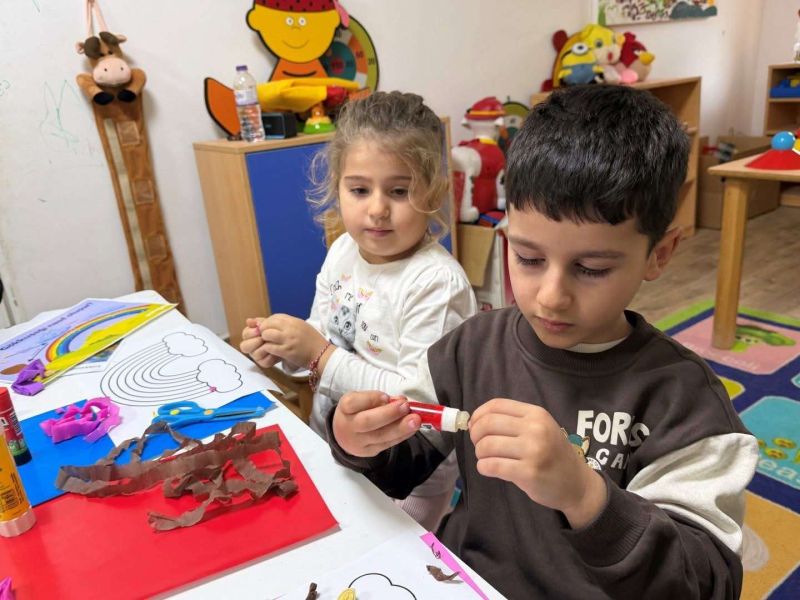 Yarı Yıl Tatilinde Çocuklara Peksimet'te Gökkuşağı Sanat Atölyesi düzenlendi