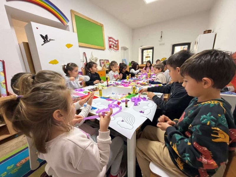 Yarı Yıl Tatilinde Çocuklara Peksimet'te Gökkuşağı Sanat Atölyesi düzenlendi
