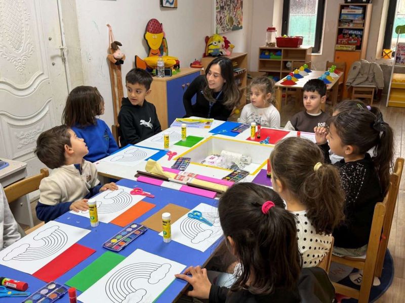 Yarı Yıl Tatilinde Çocuklara Peksimet'te Gökkuşağı Sanat Atölyesi düzenlendi