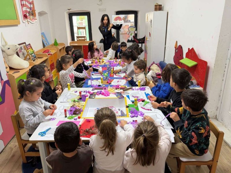 Yarı Yıl Tatilinde Çocuklara Peksimet'te Gökkuşağı Sanat Atölyesi düzenlendi