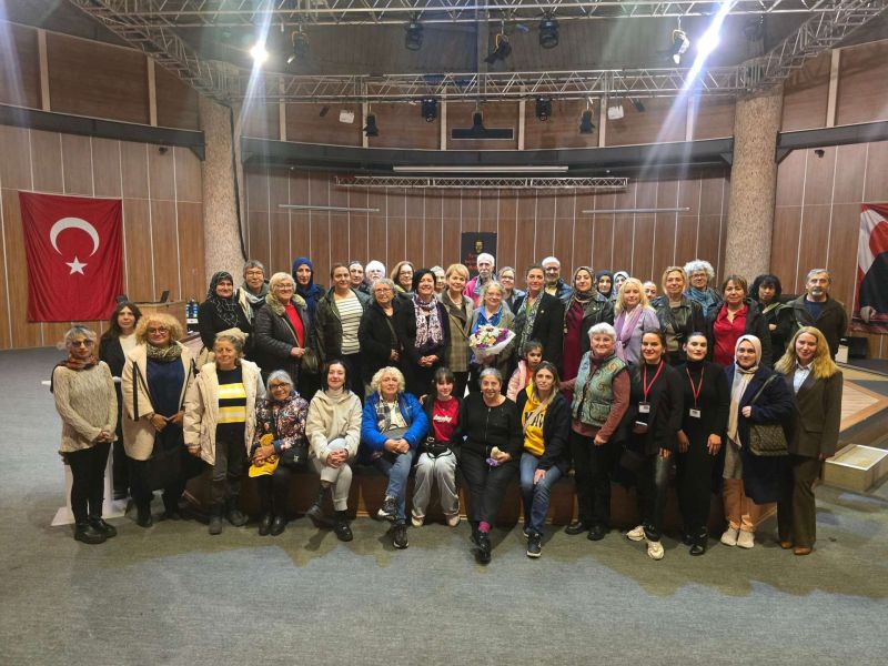 Hacer Foggo ile söyleşi: 'Kadın Çocuk Yoksulluğu ve Dayanışma'